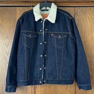 Mens Medium Levi’s Sherpa Trucker Jacket NWOT